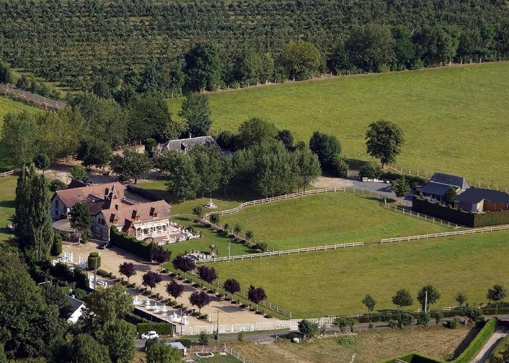 Le Manoir De Goliath Apartment Toutainville Bagian luar foto